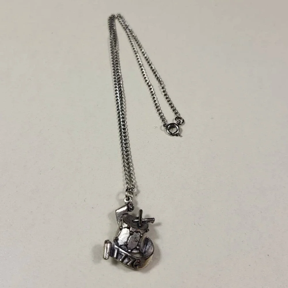 1776 Drum Pendant Necklace 17in Silver Tone Patriotic Scroll Vintage - Picture 2 of 6
